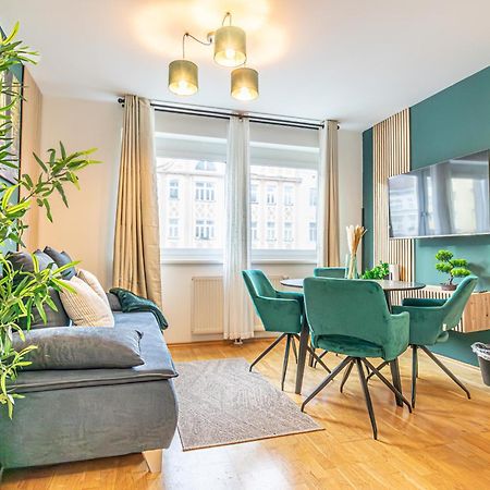 Charming 1Br, Steps From Reumannplatz U1 Apartment Viena Exterior foto